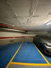 Autoparkplatz in Plaça tetuan 40. Parking plaza tetuan