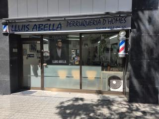 Umzug Geschäftsraum in Carrer de galileu 313. Se traspasa peluquería con más de 20 años de trayectoria en plen
