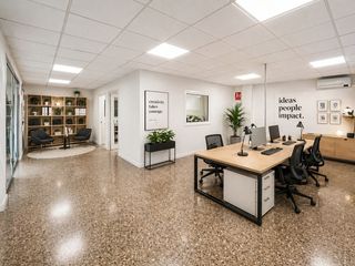 Miete Büro in Carrer de galileu 313. Oficina amplia y versátil con cocina office en les corts