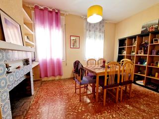 Piso en Carrer de guillem de montcada 21. Descubre una vivienda singular con encanto propio-barri de la sa