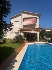 Casa en Carrer hongria 26. Joya única en segur de calafell: 1 chalet + 2 parcelas urbanas (