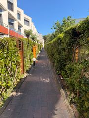 Casa pareada en Avinguda del sol 22. Lujo frente al mar: chalet con licencia turística, parking y spa