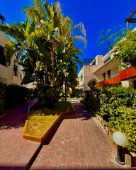 Casa aparellada a Avinguda del sol 22. Lujo frente al mar: chalet con licencia turística, parking y spa
