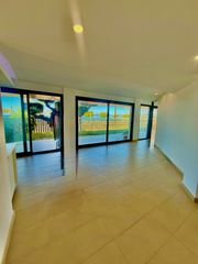 Flat in Avinguda de la diputació 33. El secreto mejor guardado de cambrils: esquina premium en el tro
