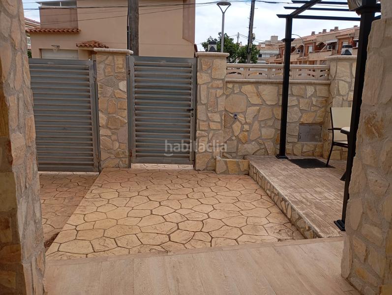 Foto 9bc2463a-95d0-4099-9aa7-649a8d5d2ca2. Casa amb aparcament a Centre Miami Platja