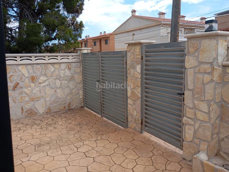 Foto fd086ae4-f989-4dd5-98cc-64b6f97be9b6. Casa amb aparcament a Centre Miami Platja