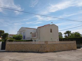 Casa adossada a El Casalot. Adosado esquinero con piscina comunitaria!!