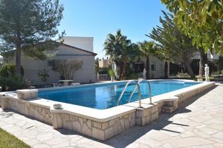Chalet in Les Tres Cales. gran chalet individual con parcela de 1.350 m2 esquinero en l
