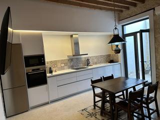 Rent Semi detached house in San Antón. Encantador y espacioso duplex plaza de toros
