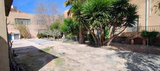 Xalet en Petrer. Se vende chalet y edificio de 2 plantas en petrer