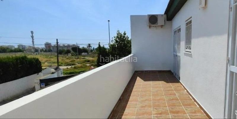 Foto 2302b7a1-160a-4b10-8155-9bd4d8c13b97. Semi detached house with parking pool in Playa Muchavista Campello (el)