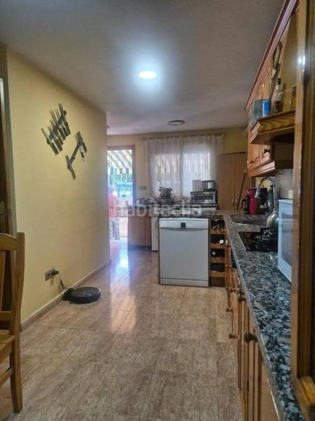 Foto a0eb91ca-862e-41fb-9ff8-d6cdd22c3db3. Semi detached house with parking pool in Playa Muchavista Campello (el)