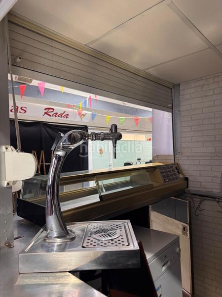 Foto b248abcf-f84c-4552-8072-17f180215ae5. Alquiler local comercial traspaso de local comercial con actividad cafetería que hace esquina dentro del mercado de Benalúa en Alicante