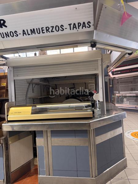 Foto e12fa378-0ce6-48ac-b72a-9ca57e52bfc8. Alquiler local comercial traspaso de local comercial con actividad cafetería que hace esquina dentro del mercado de Benalúa en Alicante