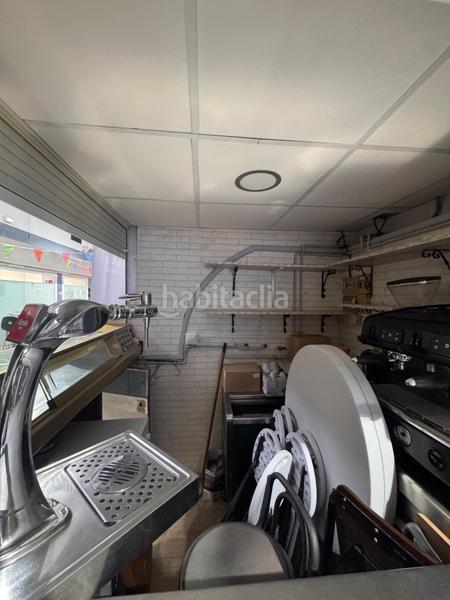 Foto f44d4660-9a2f-4b86-bb51-bb211f4e5f51. Alquiler local comercial traspaso de local comercial con actividad cafetería que hace esquina dentro del mercado de Benalúa en Alicante