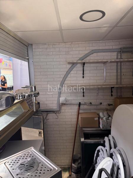 Foto 4b5894d3-ded8-45b4-9bf8-bad77b987c77. Traspaso local comercial traspaso de local comercial con actividad cafetería que hace esquina dentro del mercado de Benalúa en Alicante
