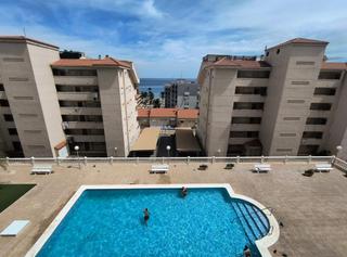 Appartement à Los Arenales del Sol. Venta de magnifico piso frente al mar