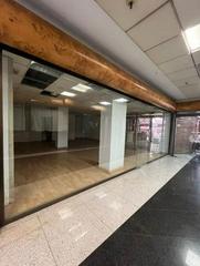 Miete Geschäftsraum in Ensanche-Diputación. Alquiler de excelente local comercial en el centro comercial fna