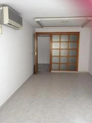 Erdgeschoss in Los Ángeles. Venta de amplia entreplanta con uso oficina zona los angeles