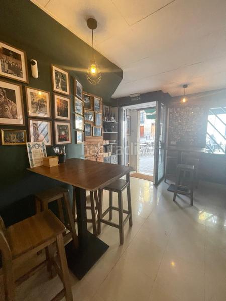 Foto f339dba7-14b3-4440-a187-6353d80a71ae. Location local commercial dans Casco Antiguo - Sta. Cruz - Ayuntamiento Alicante