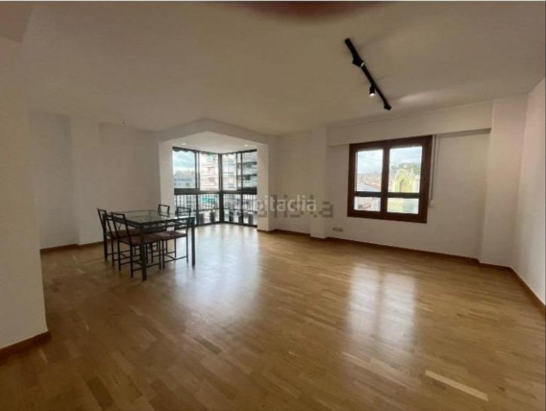 Foto 8b2b50dd-c469-487f-9a23-cdb0e16ec5f7. Alquiler piso alquiler de estupenda vivienda en zona centro con vistas despejadas en Alicante