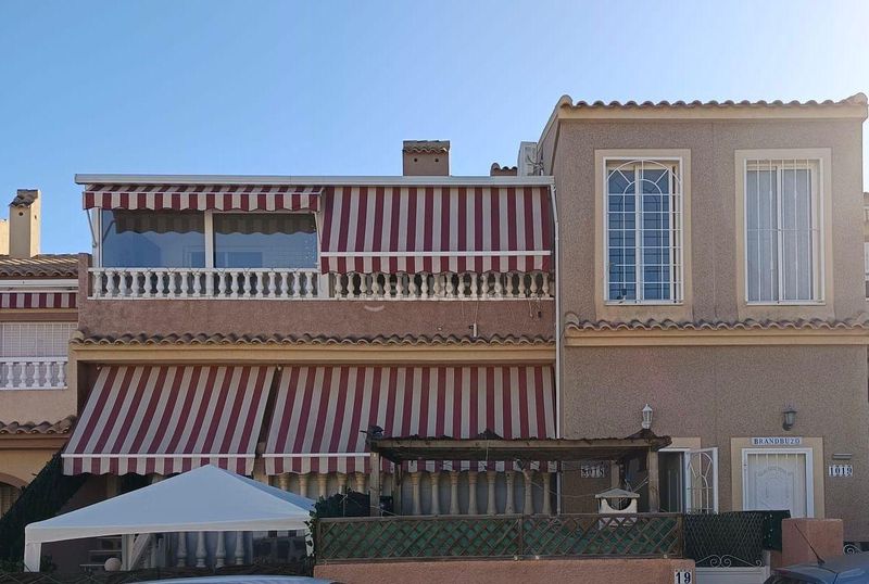 Foto 4d254823-a55e-4687-9b74-38fb6bf906b4. Casa adossada amb aparcament piscina a Monte y Mar Santa Pola
