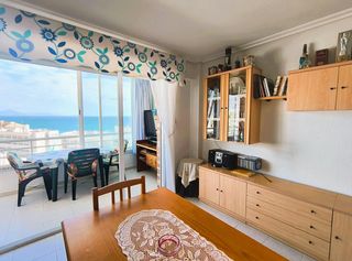 Appartement à Los Arenales del Sol. Venta de fabuloso y gran apartamento frente al mar