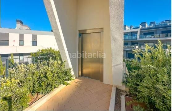 Foto 43361f81-8f6b-46b4-b523-d8b15b4e2c5a. Apartament amb aparcament piscina a Monte y Mar Santa Pola