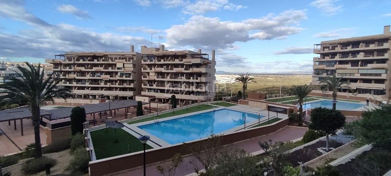 Foto 5f175f2e-4bda-48f2-b0b8-2751a4471316. Apartament amb calefacció aparcament piscina a Los Arenales del Sol Elche / Elx