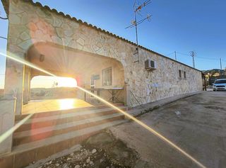 Chalet à Crevillente. Oportunidad única!   venta de precioso chalet en crevillent