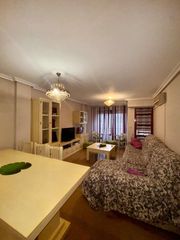Alquiler Piso en Ensanche-Diputación. Alquiler de amplia vivienda zona centro de alicante con trastero