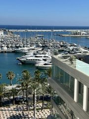Location Attique à Barrio del Centro. Alquiler de espectacular ático con gran terraza y vistas al mar