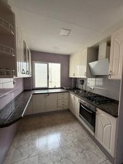 Pis  Calle calle mercat. Venta de amplia vivienda para entrar a vivir zona san juan puebl