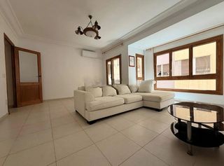 Rent Flat in Barrio del Centro. Alquiler de amplia vivienda de 4 dormitorios zona centro tradici
