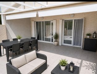 Miete Etagenwohnung in Playa Muchavista. Alquiler de estupenda vivienda con gran terraza y vistas al mar