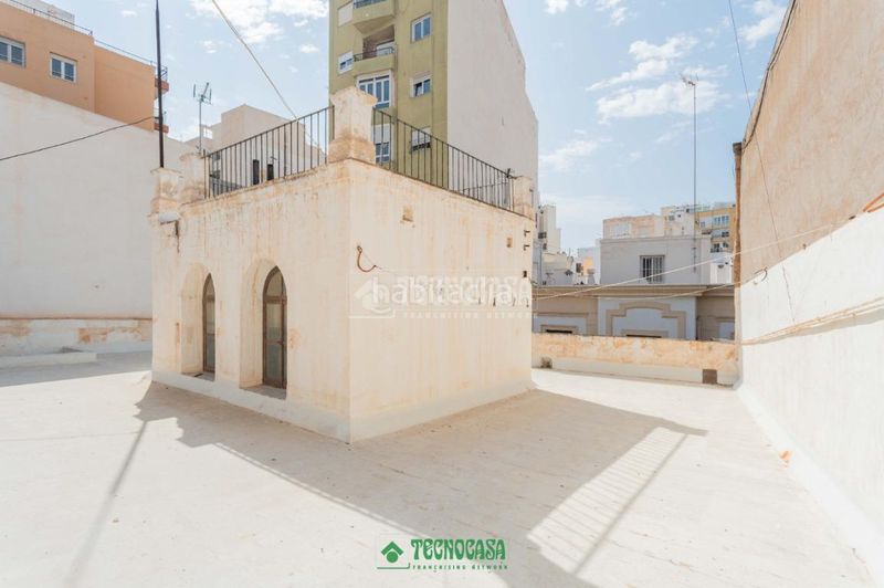 Foto c30bfcf6-0d70-4b53-8656-7bc519309d53. Doppelhaus mit heizung in Centro Almería