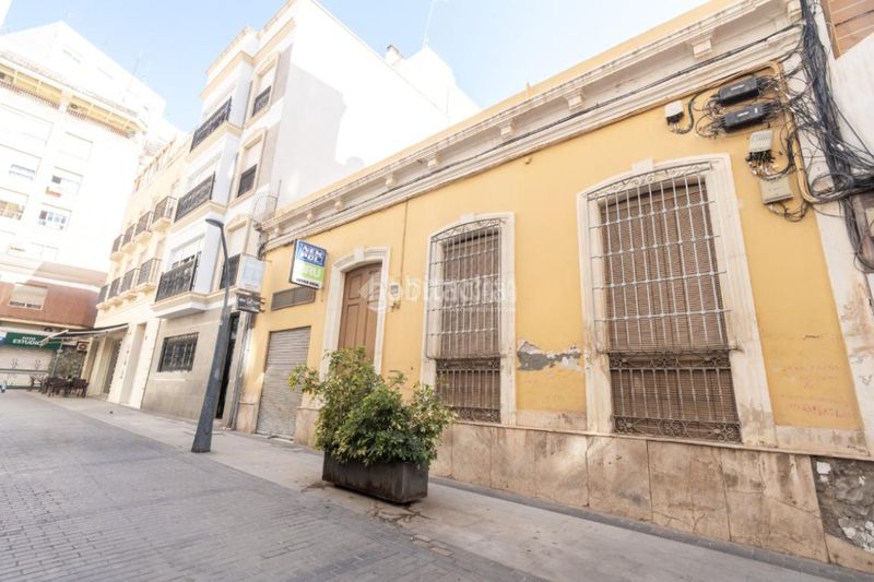 Foto 012848dc-f41d-40c2-ac83-6e7e5f06287c. Casa a Centro Almería