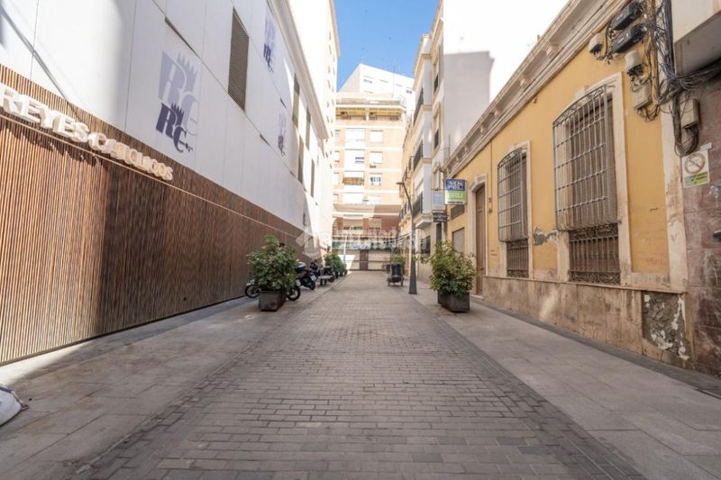 Foto b3ec6171-5256-4111-bea7-e39f419c8d08. Casa a Centro Almería