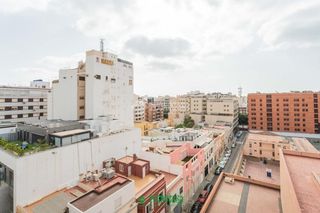 Pis  C. san leonardo. Piso en venta en almería