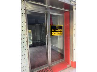 Location Local commercial à Centre Històric. Local en exclusiva 2 plantas, mucha luz y puerta automática.