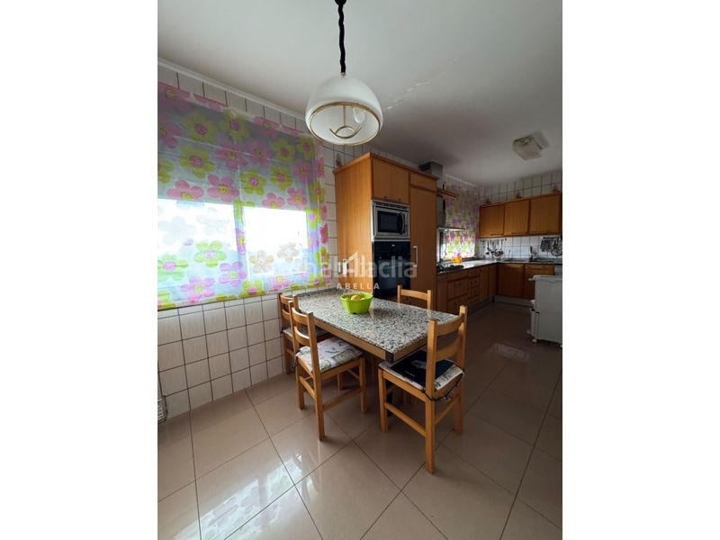 Foto b7c35266-022b-488f-87ef-5627039d1b31. Casa amb aparcament a Rosselló