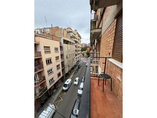 Appartement à Instituts-Universitat. Seguridad, espacio y confort junto al escorxador! 4 habitaciones
