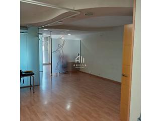Local commercial à Joc de la Bola - Camps d'Esports. Impulsa tu negocio! local de 80m a pie de calle con luz natural