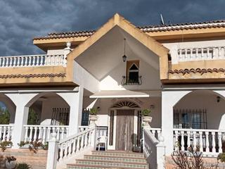 Chalet in Santa Rosa. Venta de villa en alcoi  alcoy
