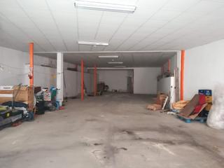 Local Comercial  Carrer assegador. Se vende local de 3 plantas en batoy en alcoy por 200.000€