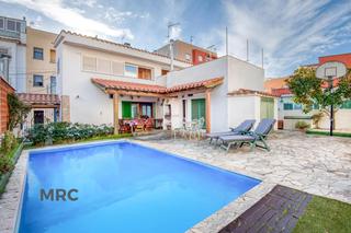 Casa  Cosme calzada. Encantadora casa con piscina y terraza en zona avda. catalunya