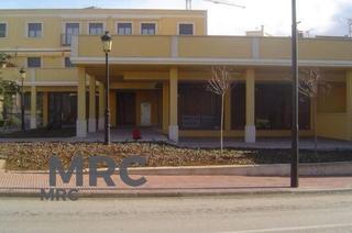 Local Comercial  Girona. Oportunidad de amplio local comercial en carretera de girona  33