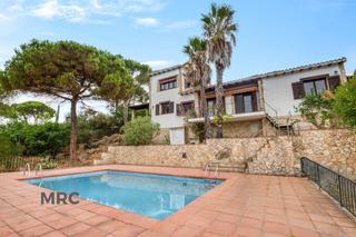 Chalet  Josep m. cama i codina. Magnífica vivienda con piscina y vistas a la montaña en romanyà