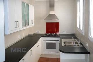 Etagenwohnung  Doctor antic roca. Piso luminoso con balcón y 4 habitaciones. girona