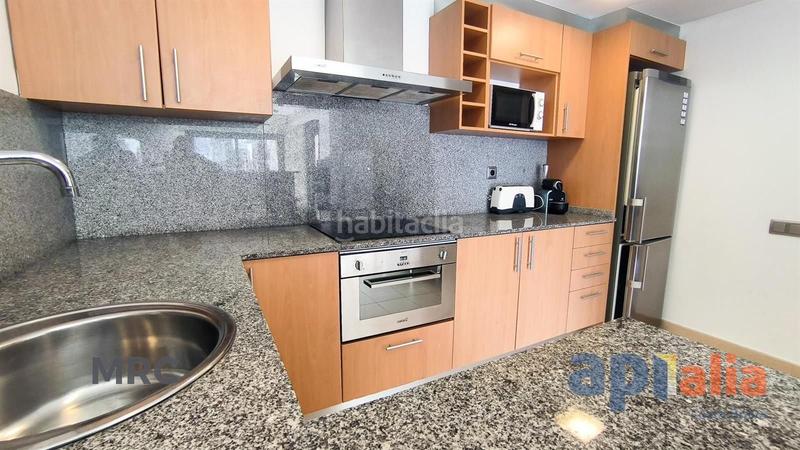 Foto a0300a90-150d-4cc9-b50f-d12021ea9b34. Piso apartamento con piscina y parking en el centro. en Palamós